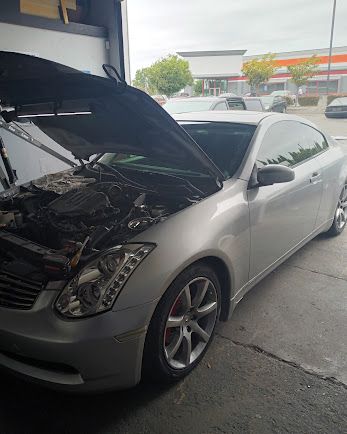 Silver Infiniti G35 coupe with the hood up